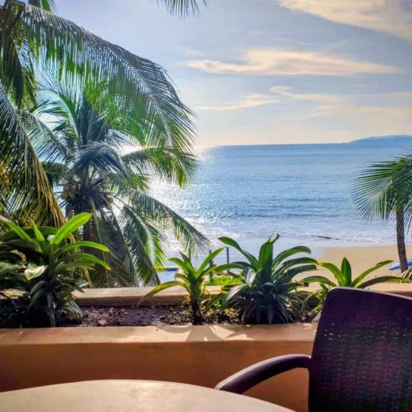 Beachfront apartment playa blanca，位于Barra de Potosi的酒店
