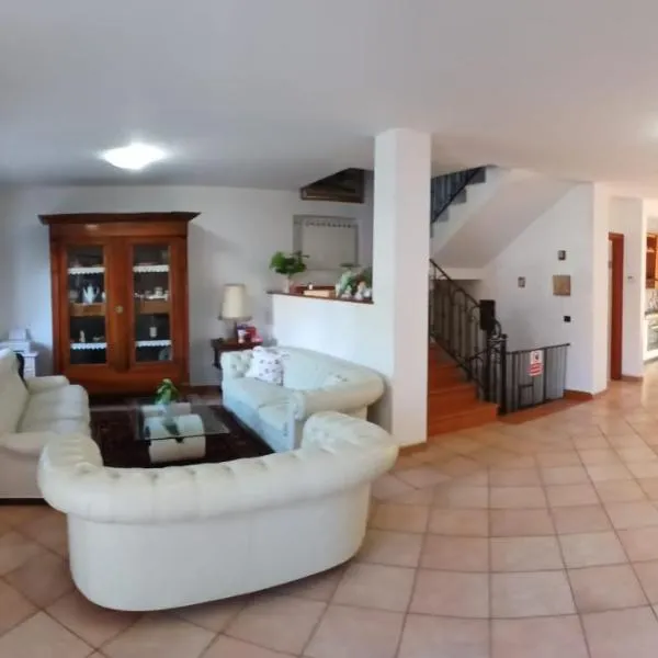 La casa di ale，位于拉蒂纳的酒店