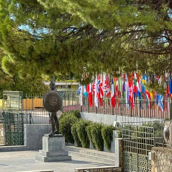 Vintage house overlooking the statue of Leonidas，位于斯巴达的酒店