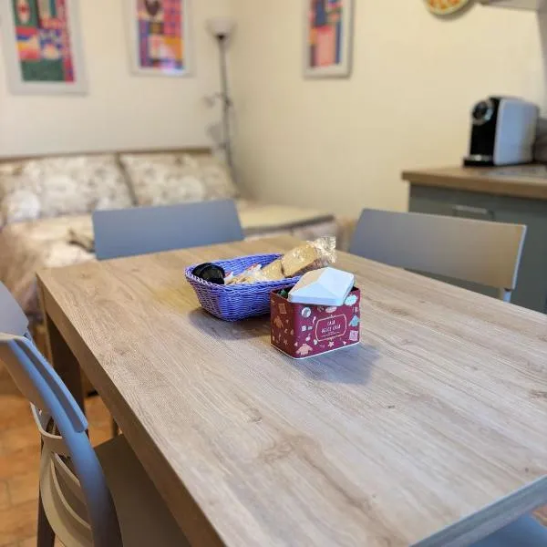 Alloggio Turistico Sotto la Torre，位于阿夸彭登泰的酒店