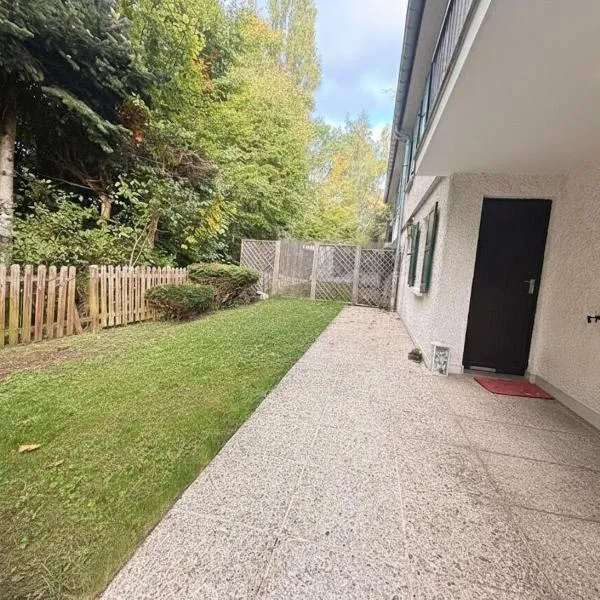 CHL Stay apartment One-Bedroom Apartment Steps from Luxembourg Hospital-Private Garden Included，位于卢森堡的酒店