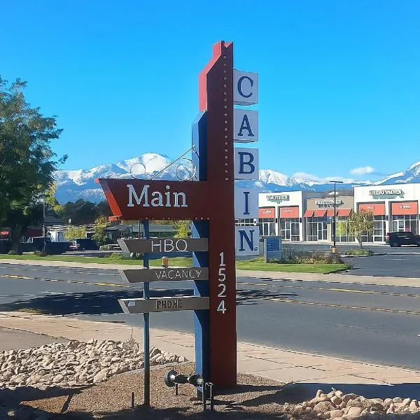 Cabins on Main Longmont，位于朗蒙特的酒店