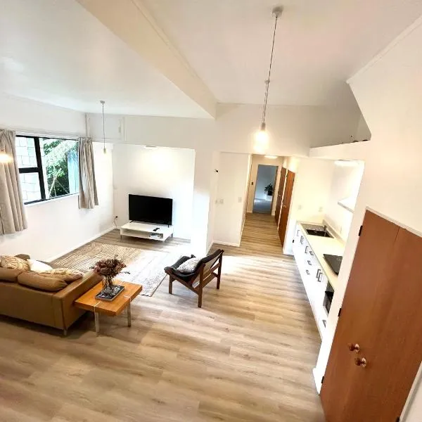 St Okes Apartment- Peaceful retreat set in native bush Stay 1 night, 1 week or 1 month，位于下哈特的酒店