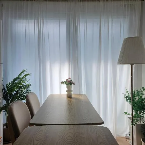 Meomureuda 2호선 서울대입구역 최대6인,샤로수길,홍대,강남,잠실 30분，位于首尔的酒店