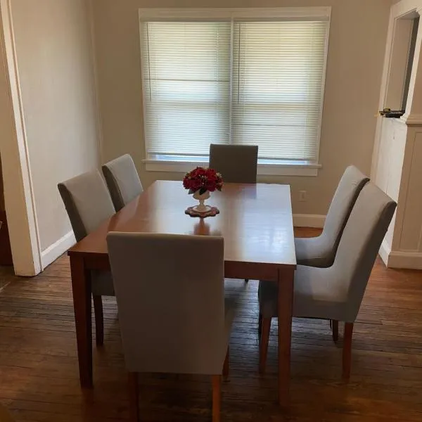 Private downtown cottage，位于印第安纳波利斯的酒店