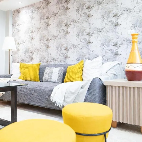 City Center, 2-BR Suite close to Shops, Restaurants, Bars and More，位于圣多明各的酒店