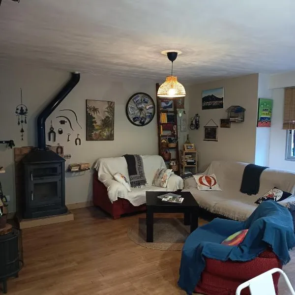 Rural EL METGE Penáguila con chimenea，位于Penáguila的酒店