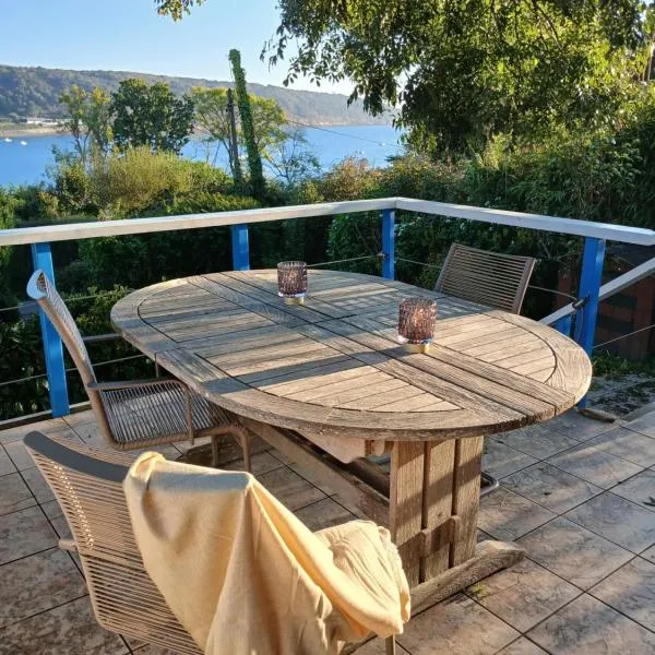 An Koad - Cabane au bord de l'eau，位于普卢加斯泰勒-达乌拉斯的酒店