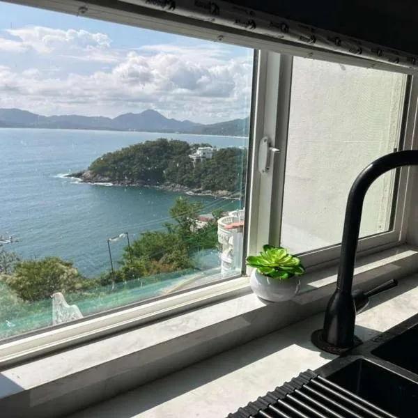 Manzanillo Ocean View Apartment Las Hadas Peninsula，位于曼萨尼约的酒店