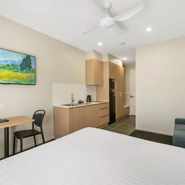 Avenue WEST Studio Units，位于土乌巴的酒店