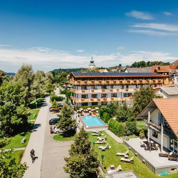 Hotel Restaurant Zum Goldenen Anker mit Hallenbad & Wellnessbereich，位于Windorf的酒店