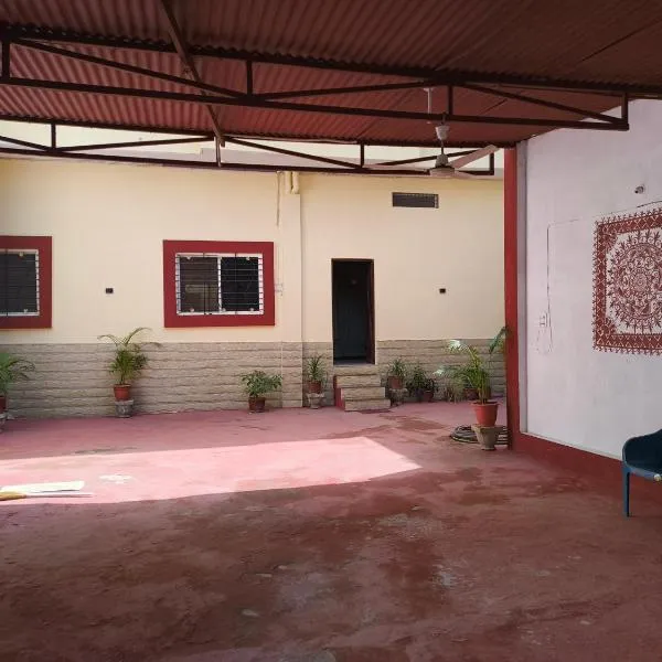 Shree Narayan Bhakt Niwas，位于乌贾因的酒店