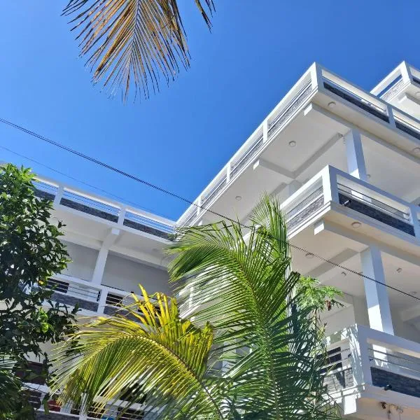 Beach Life Long Beach Resort，位于亭可马里的酒店