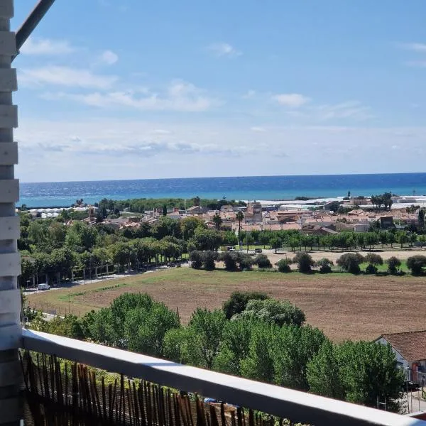 Apartamento con vistas al mar y montaña - Piscina，位于圣苏珊娜的酒店