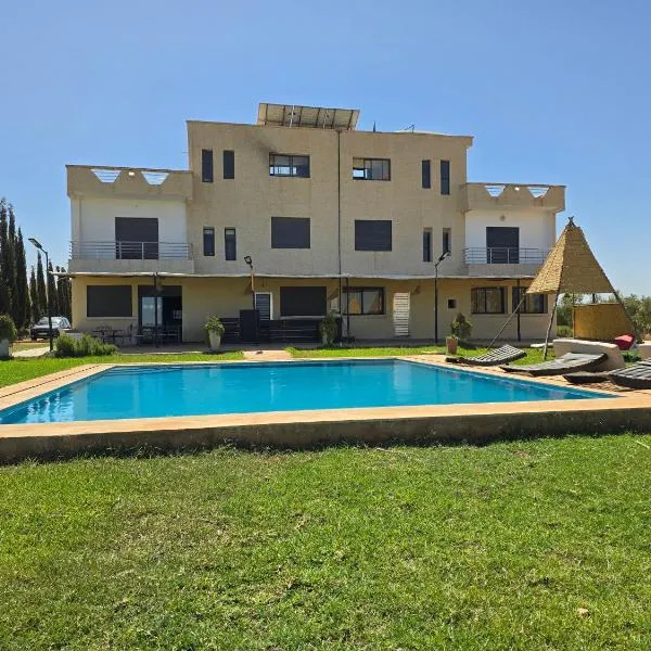 Lina Village，位于Al Hachlaf的酒店