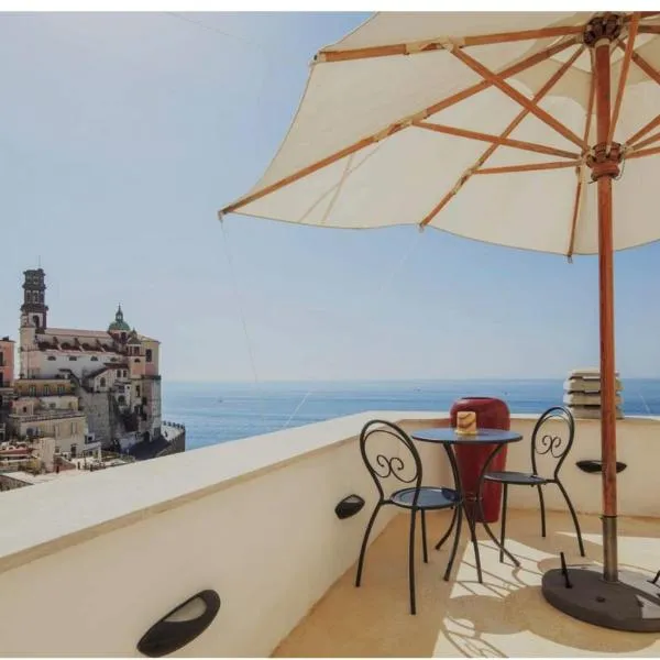Amalfi 2 rooms 1fl no terrace 2fl private terrace sea view，位于阿特拉尼的酒店