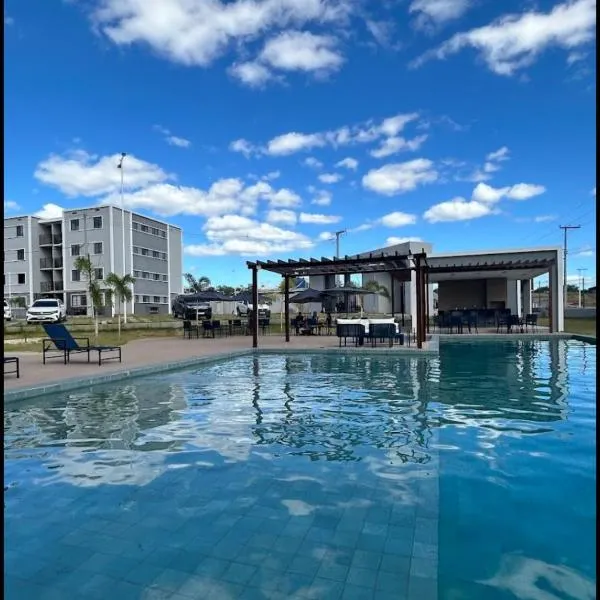 Apto com dois quartos com cama e ar，位于北茹阿泽鲁的酒店