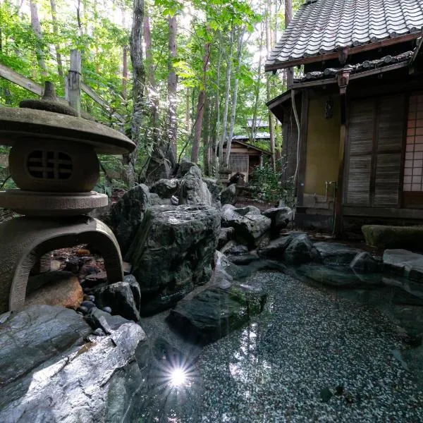 24時間源泉かけ流しを ひとりじめできる 一棟貸しVilla安曇野，位于安昙野市的酒店