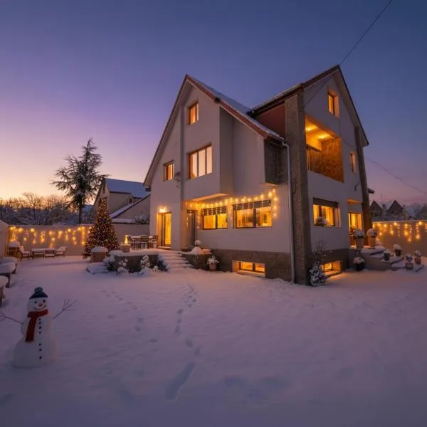 Villa Lumiere-Luxury Retreat with Private Spa and Garden，位于伊夫兰的酒店