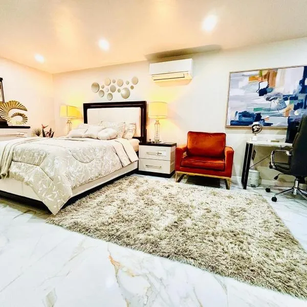 Belmont Luxe Escape，位于Elmont的酒店