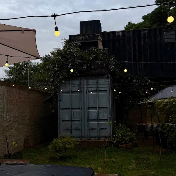 Container-Spa quente, projetor cine, lareira, churrasqueira-20km de Brotas，位于Torrinha的酒店