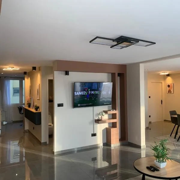 Le Golden，位于瓦朗斯的酒店