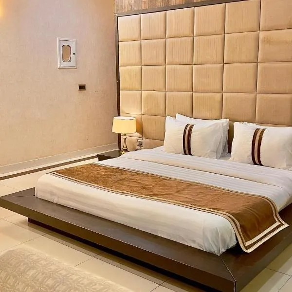 Royal Inn Hotel，位于卡拉奇的酒店