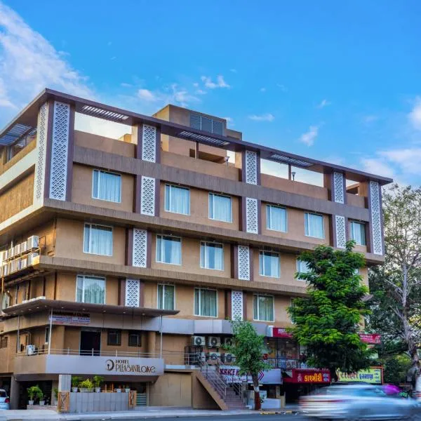 Hotel Pleasant Lake,位于艾哈迈达巴德的酒店