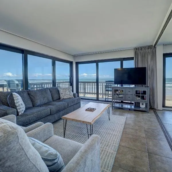 Corner Beachfront Condo with 270 Degree Gulf View and Wrap Around Balcony on Whitecap Beach Heated Pool Island House Unit 209，位于科珀斯克里斯蒂的酒店