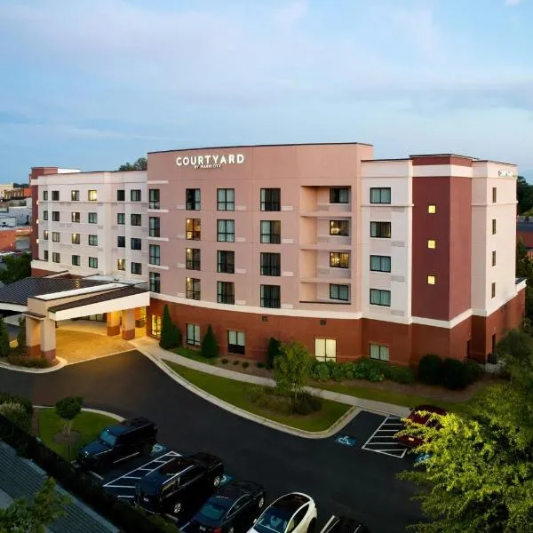 卡罗尔顿万豪万怡酒店，位于卡罗尔顿的酒店