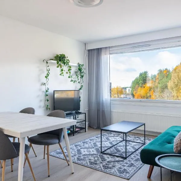 Central 1BR Apartment with Balcony & Free Parking，位于拉赫蒂的酒店