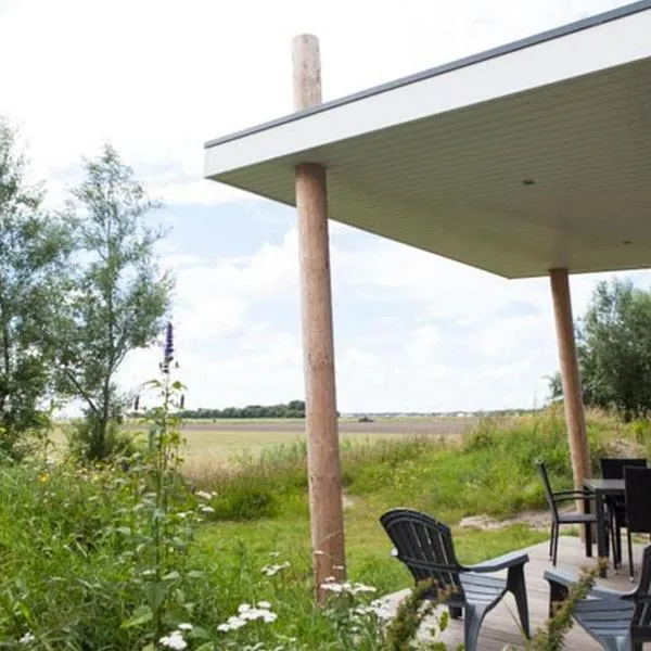 Strand49 Glamping Sint Maartenszee，位于Sint Maartensvlotbrug的酒店