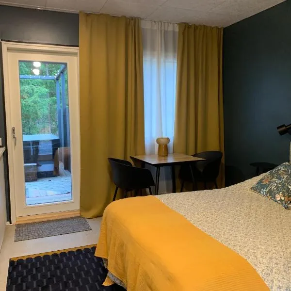 Room with sauna and jacuzzi，位于锡林耶尔维的酒店