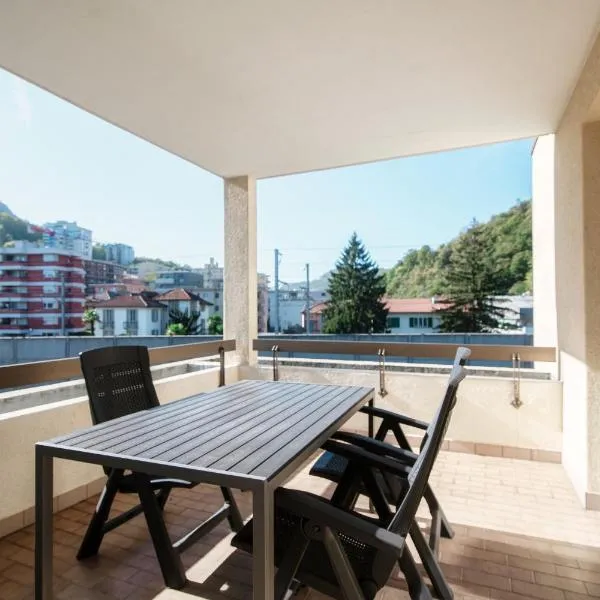Terrazza Paradiso by Quokka 360 - Spacious Design Flat with Terrace，位于帕拉迪索的酒店