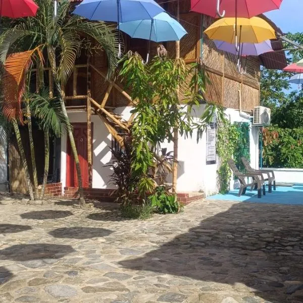 Las Cascadas Hostel，位于伯里塔卡的酒店