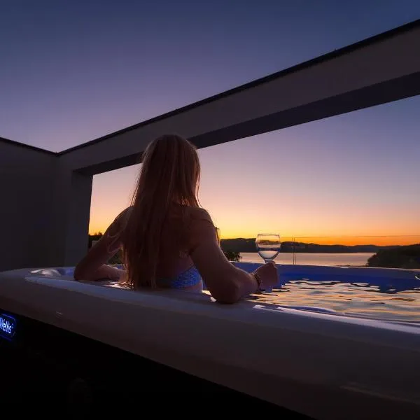 Quantara Resort Domaša - Free Wellness & Private Jacuzzi Suites，位于Holčíkovce的酒店