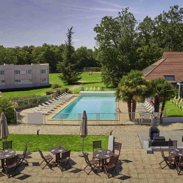 枫丹白露尤里诺富特酒店，位于尤里的酒店