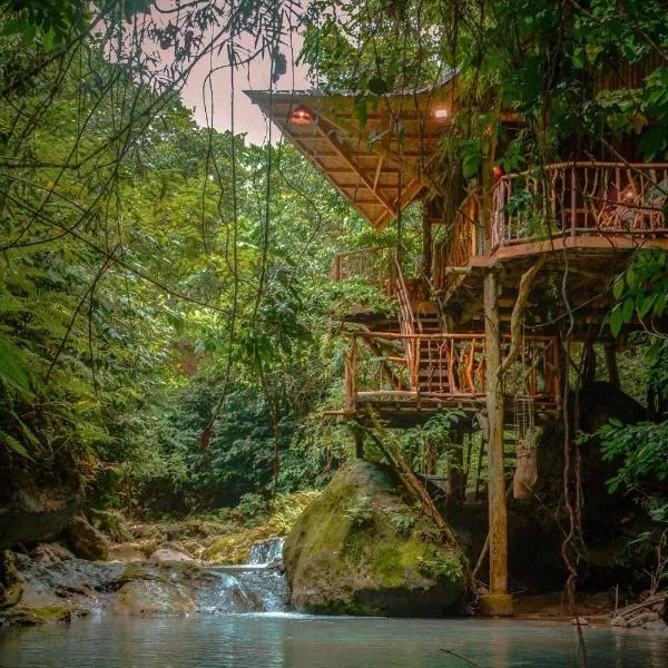 Treehouse de Valentine，位于Balamban的酒店
