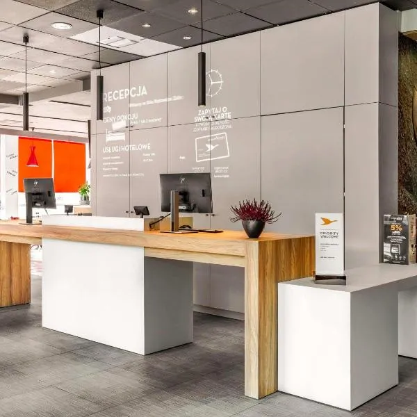 卡托维兹 - 扎布热宜必思酒店，位于扎布热的酒店