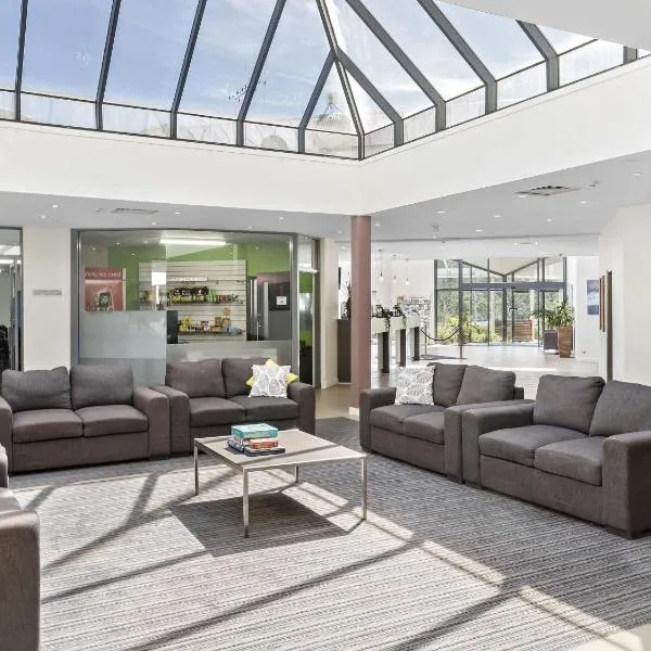 堪培拉雄鹰宜必思尚品酒店，位于堪培拉的酒店