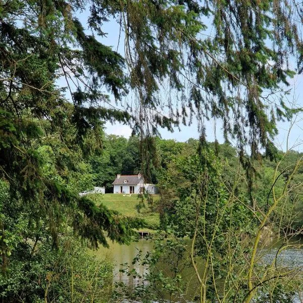 Chalet de charme style cottage - Domaine du Moulin,位于Lanrelas的酒店
