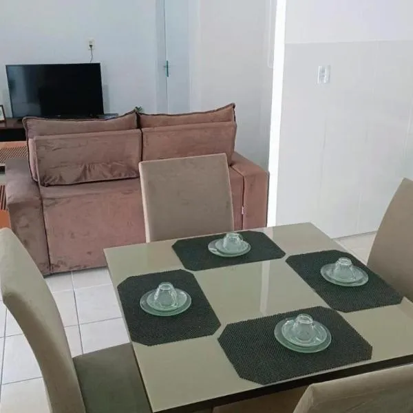 Apto 5 pessoas - Prox FIP e Stop Shop，位于布吕斯克的酒店