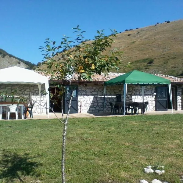 Chalet Vista Lago，位于Roccamandolfi的酒店