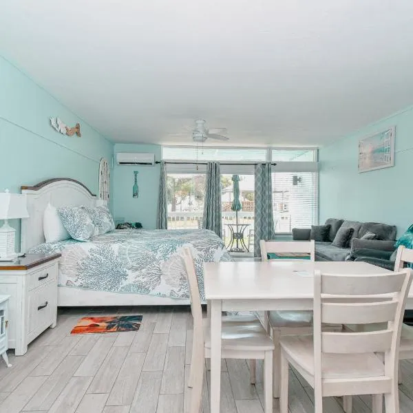 Cedar Key Florida Condo at Park Place，位于锡达基的酒店