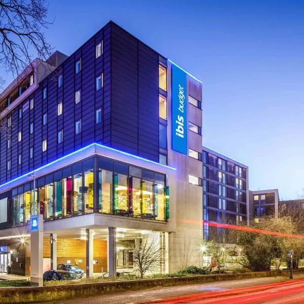 ibis budget London Heathrow Central，位于豪士罗的酒店