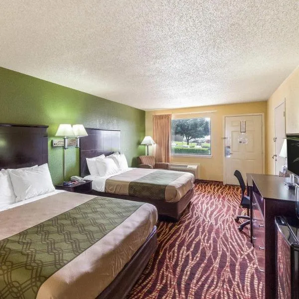Econo Lodge Inn & Suites San Antonio near Frost Bank Center，位于圣安东尼奥的酒店