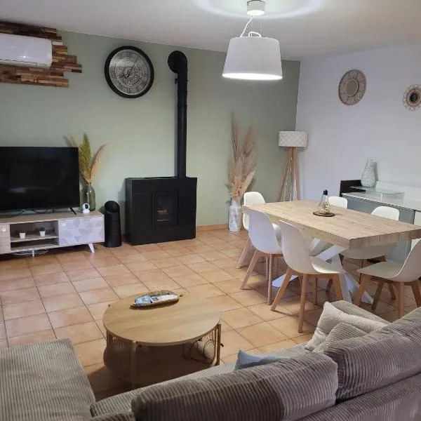 Maison individuelle 90m2 avec véranda et piscine，位于罗克莫尔的酒店