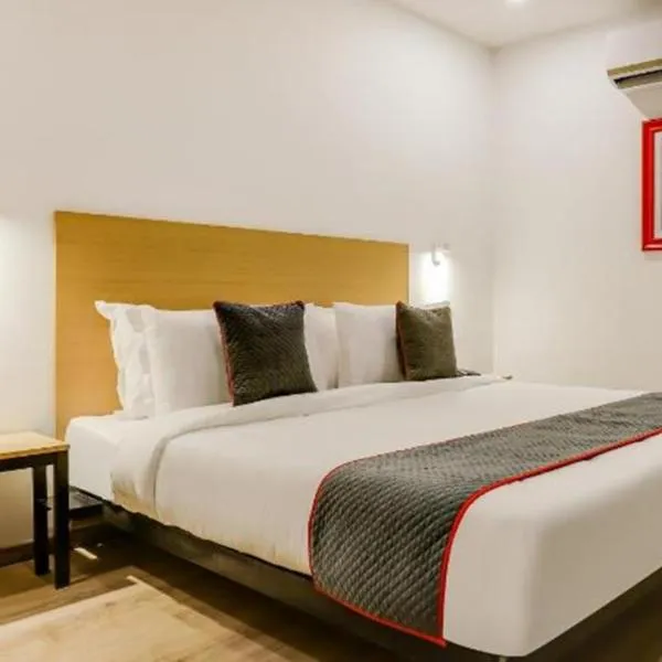 Golden World Hotel，位于加济阿巴德的酒店