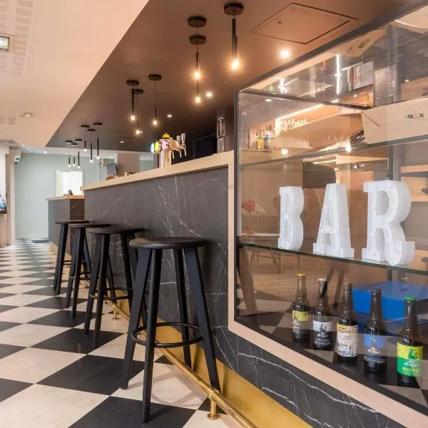 里昂东布隆宜必思酒店，位于布隆的酒店