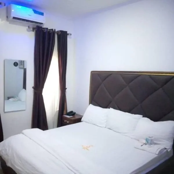 The Cartwright Suites and Lounge，位于瓦里的酒店